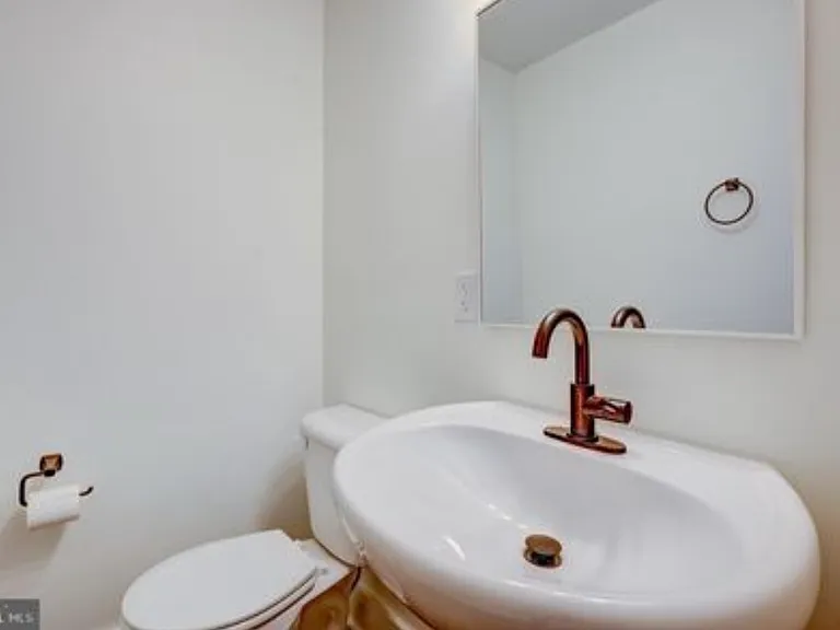 246 Park St — Photo 27