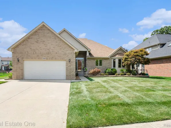 54149 Acadia Dr, Macomb, MI 48042