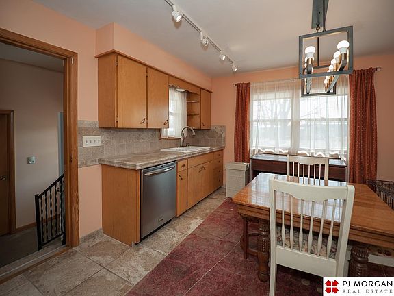 4th image of 530 E 7th St