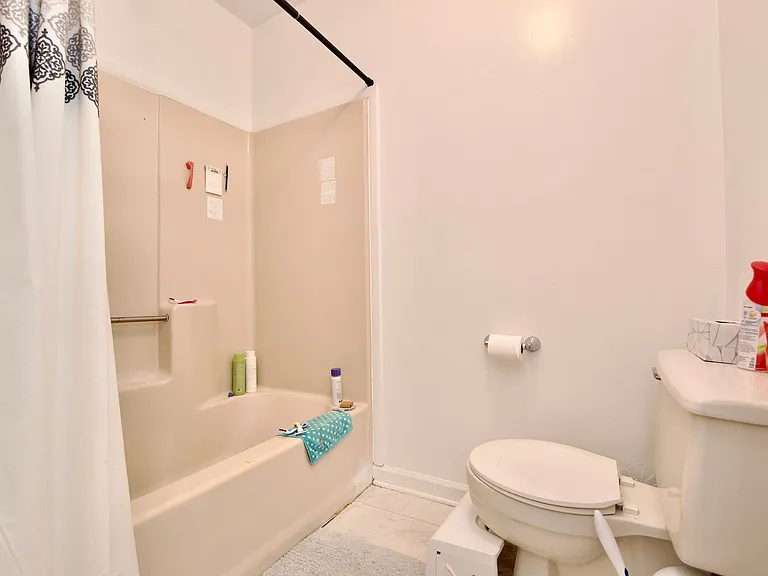 210 N Ross St #A — Photo 23