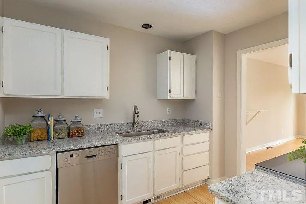 3 bed, 1229 sqft, $1,850 — Photo 3