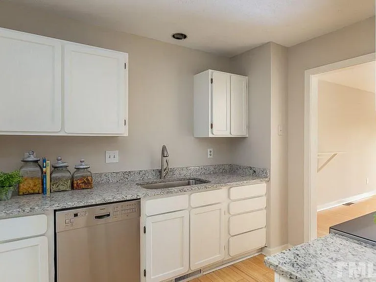 217 Cedarwood Ln — Photo 3