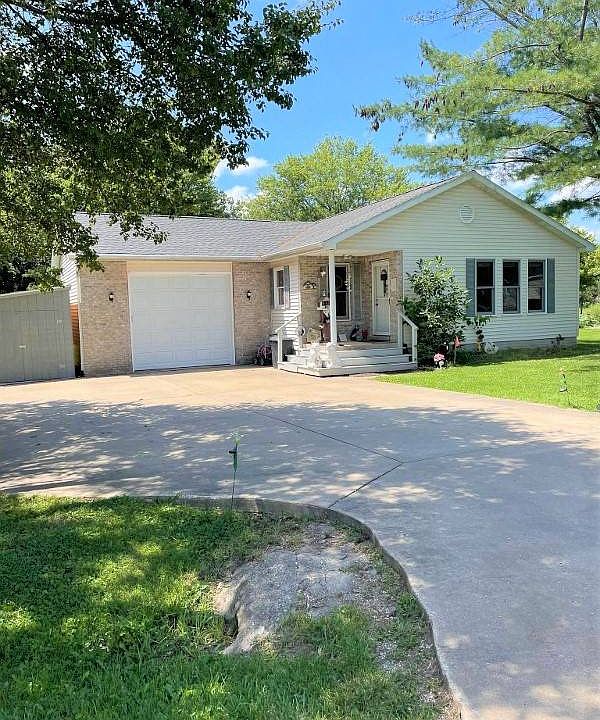 1st image of 11 Bear Ct