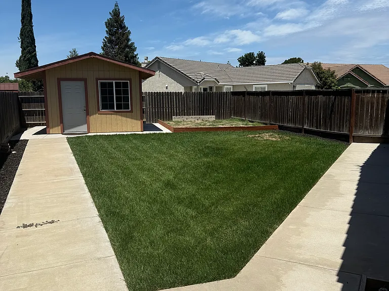 1047 Alexander Ct — Photo 10
