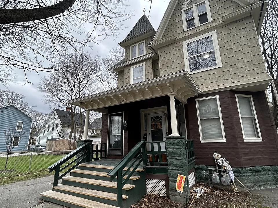 131 Baldwin St