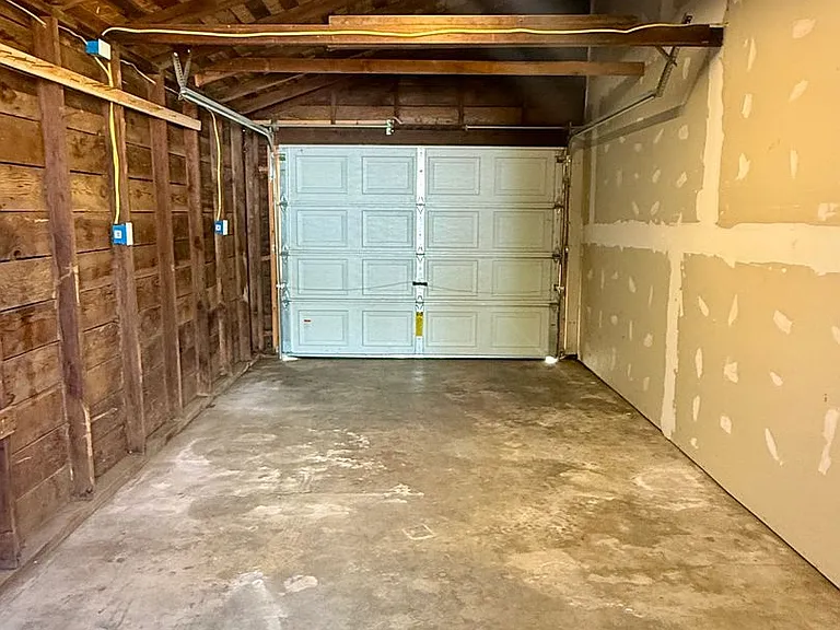 935 W Oak St — Photo 14