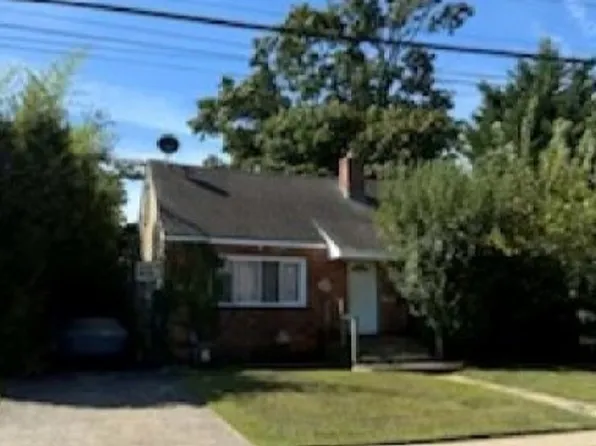 117 Casino St, Freeport, NY 11520