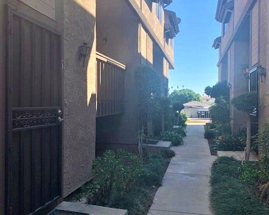 3rd image of 850 W 157th St APT 16