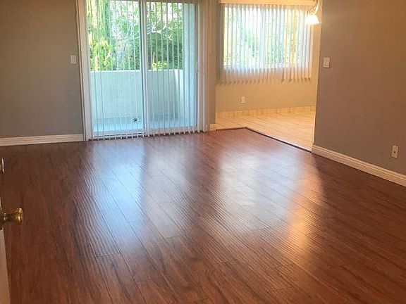 4th image of 19229 Nordhoff St APT 31