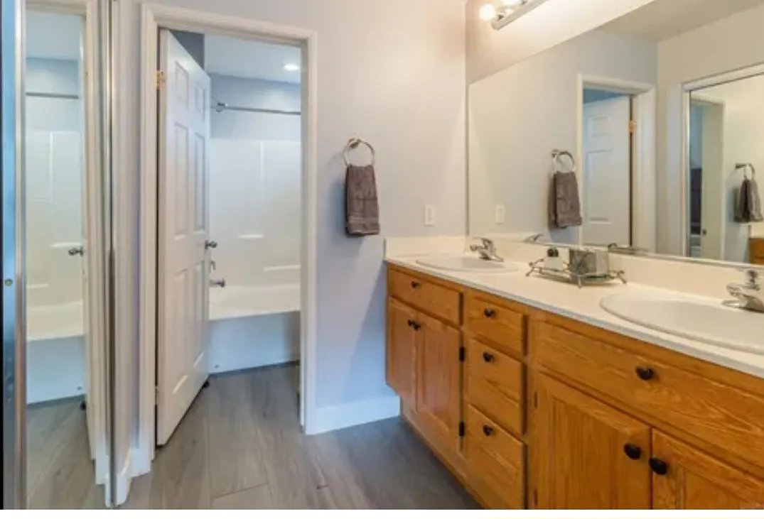 2 bed, 1060 sqft, $3,800 — Photo 3