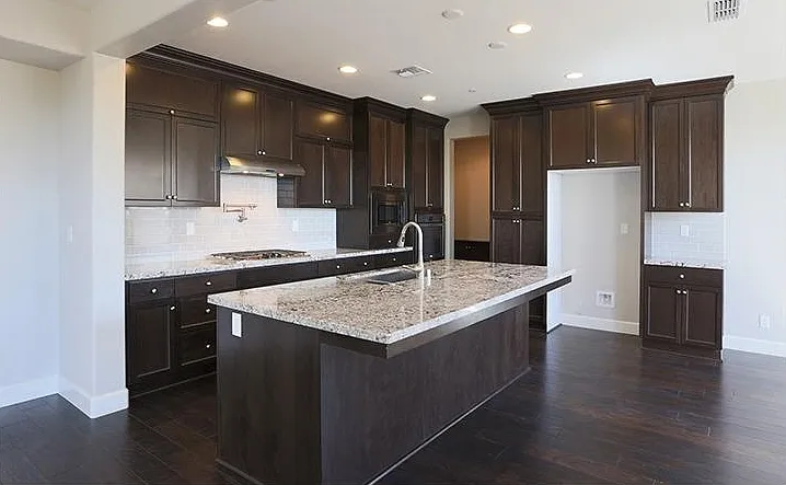 4 bed, 2474 sqft, $3,965 — Photo 4