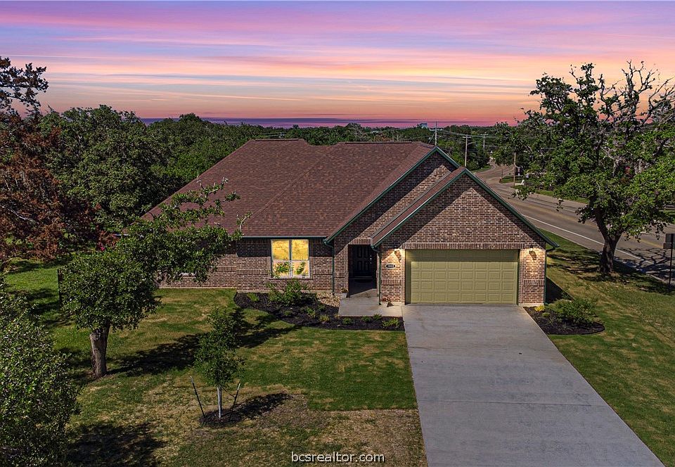 1st image of 1031 Walton Dr