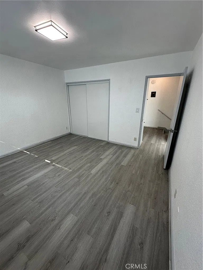 2 bed, 1050 sqft, $2,700 — Photo 3
