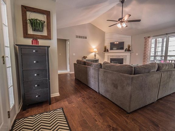 3rd image of 3202 Abbeywood Dr