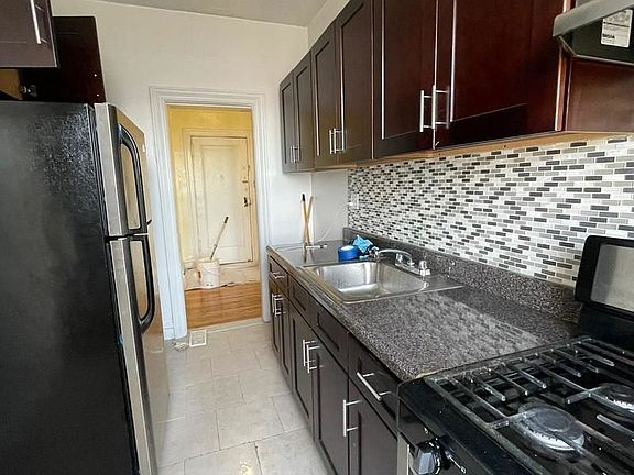 3rd image of 388 Midwood St #4KK