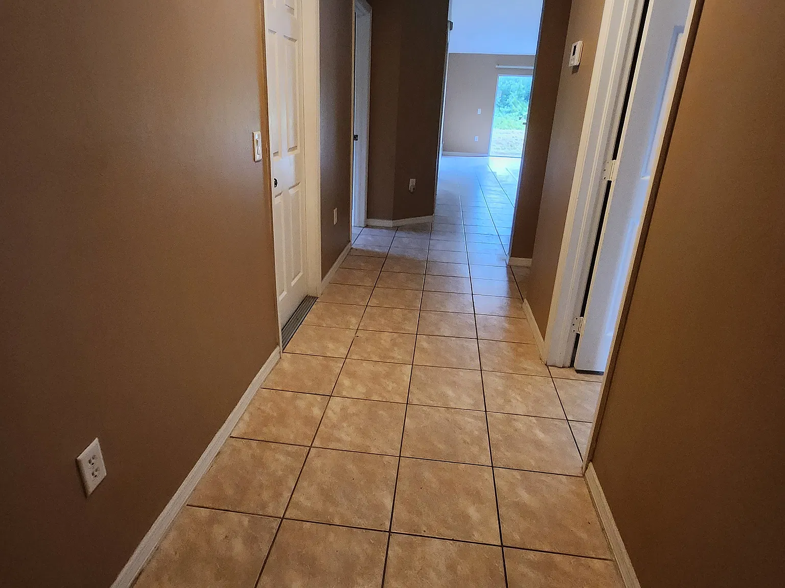 3 bed, 1290 sqft, $1,300 — Photo 2