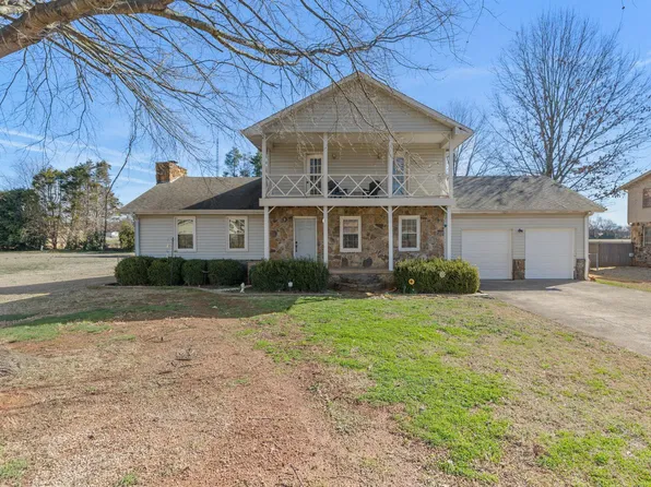 106 Murray Dr, Muscle Shoals, AL 35661