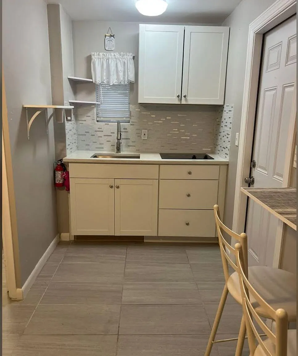 1 bed, 1.0 bath, 144 sqft, $1,290 — Photo 2