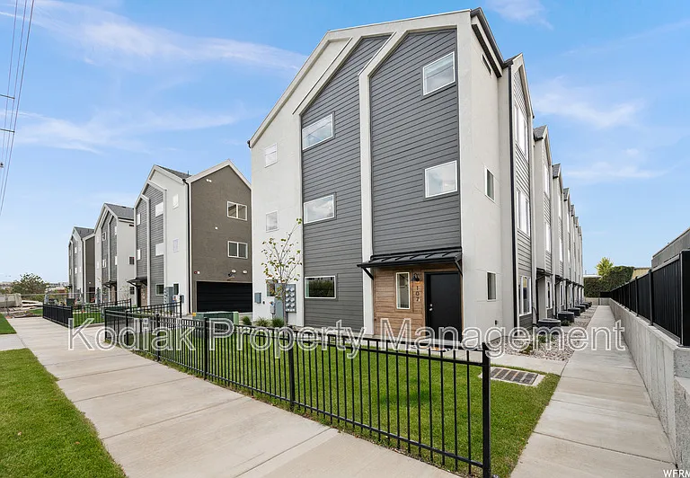 765 N 400 W #204 — Photo 1