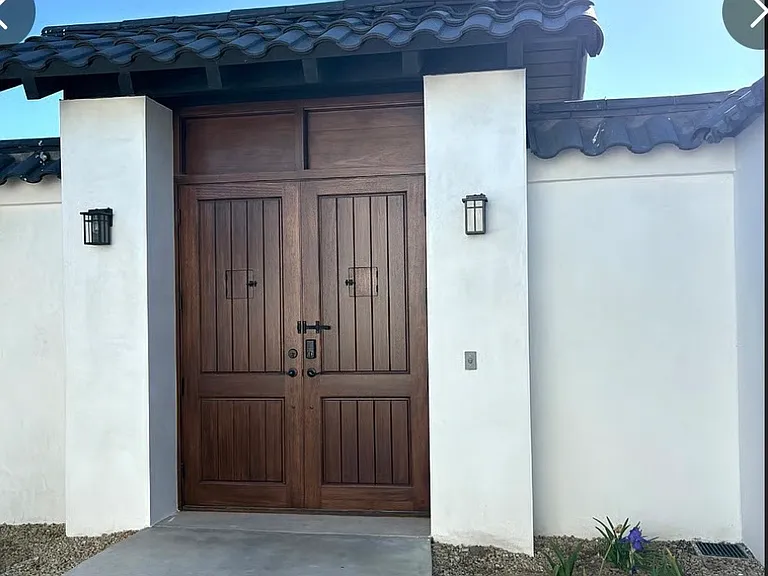 2084 W Hampton Dr — Photo 2