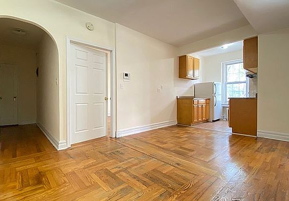 3rd image of 8811 Elmhurst Ave #12C