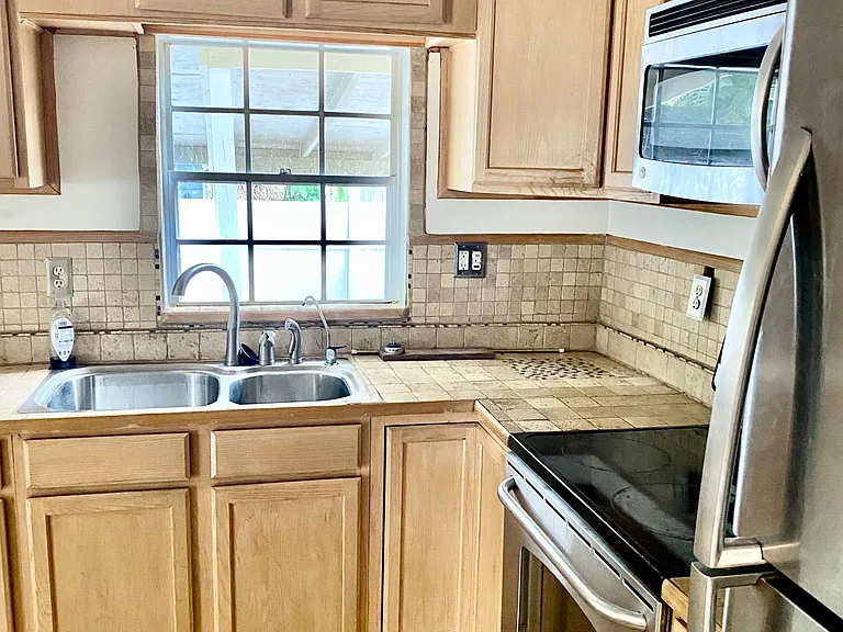 3618 Drexel St — Photo 5