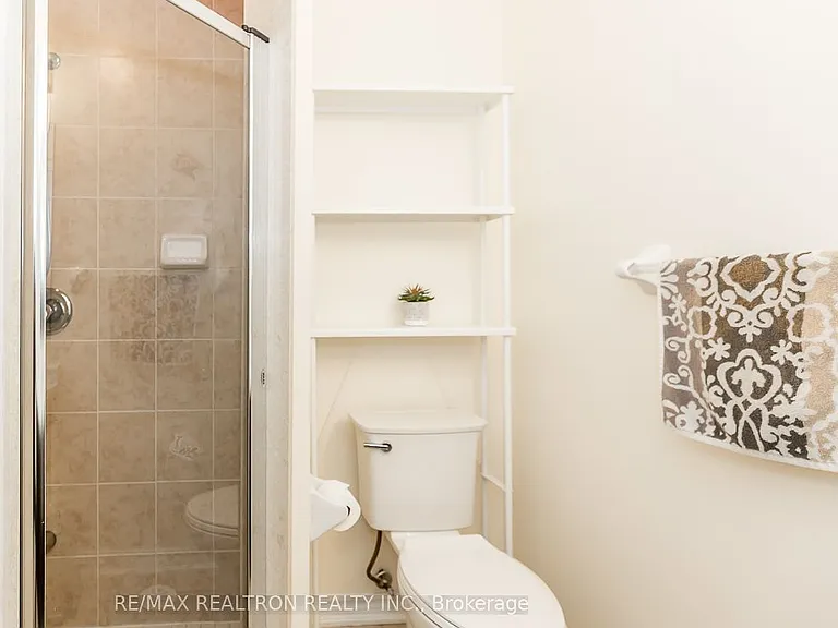 28 Donald Buttress Blvd W — Photo 12