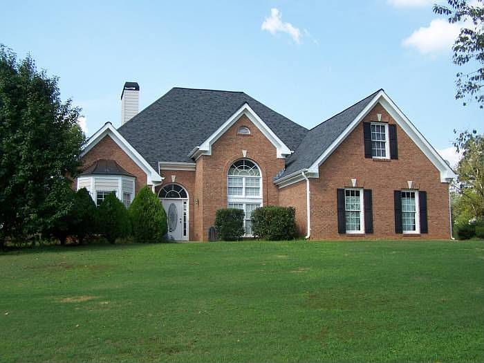 House view front lawn