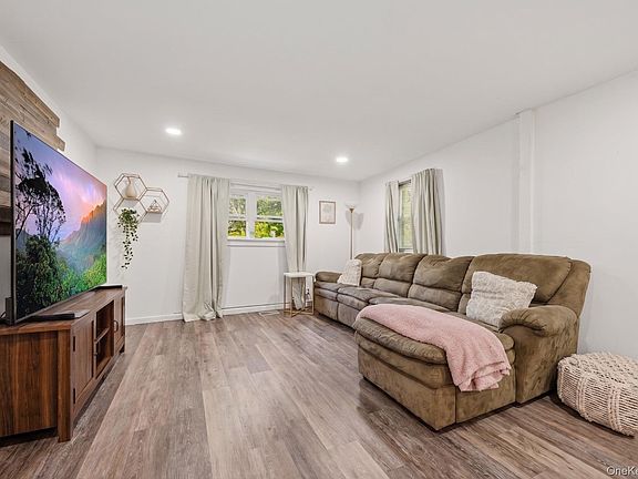 5th image of 19 Hulse Avenue