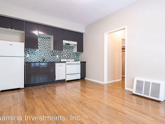3rd image of 963 N Doheny Dr #8410865