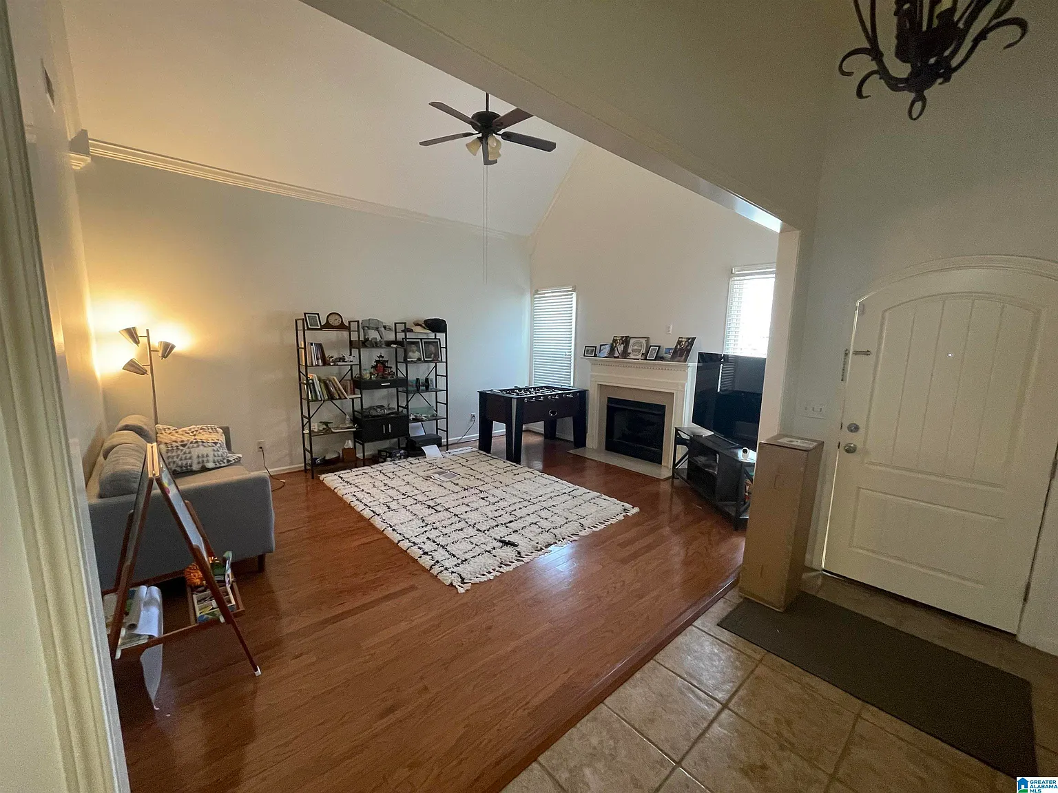4 bed, 2.0 bath, 2010 sqft, $2,850 — Photo 2