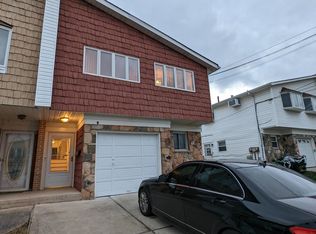 207 Bishop St, Staten Island, NY 10306