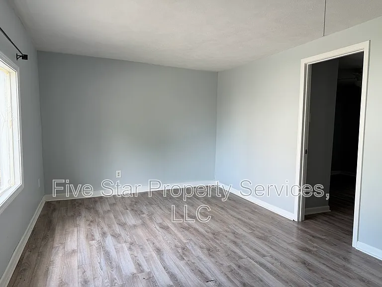 1028 W Iles Ave — Photo 7