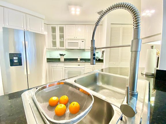 4th image of 755 Crandon Blvd #306