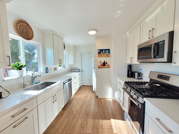 3rd image of 1279 N San Pedro St