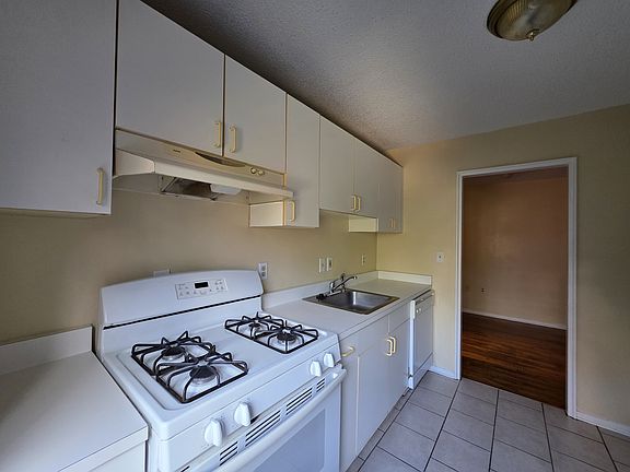 5th image of 572 Whitney Ave #2G