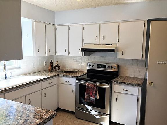3rd image of 604 Solana St