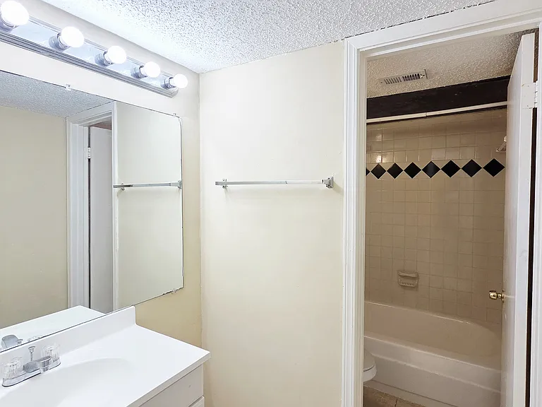 220 Village North Dr — Photo 10