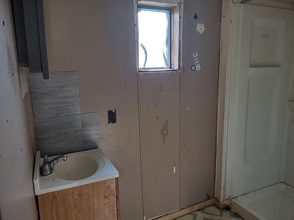 4th image of 1067 County Road 467 #196
