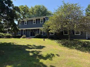 W377S2161 Gramling Ln, Dousman, WI 53118