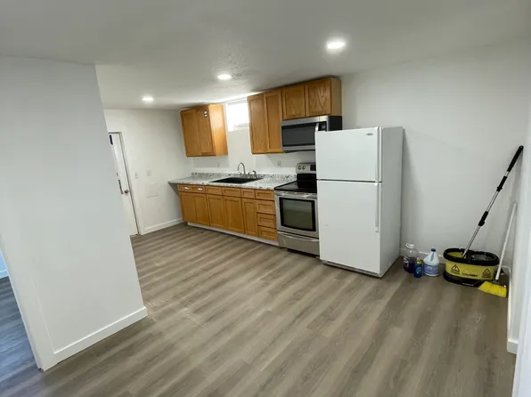 410 1/2 N 13th St, Selah, WA 98942