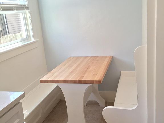 Kitchen built-in breakfast area