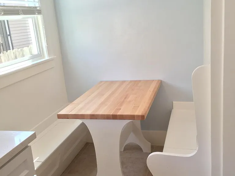 Kitchen built-in breakfast area