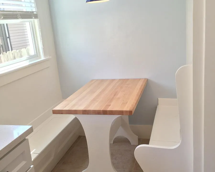 Kitchen built-in breakfast area
