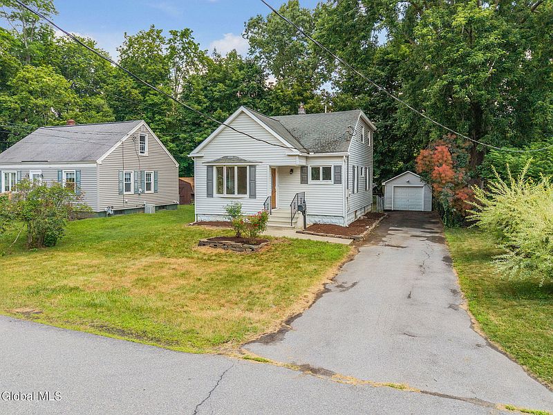 2nd image of 5 Surrey Road