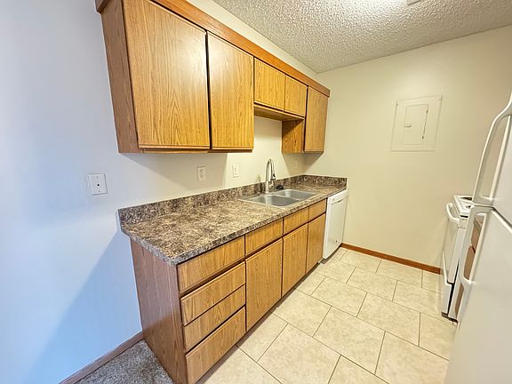 3rd image of 510009 Emerald Dr