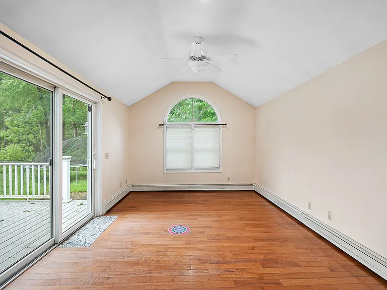 4 Nightingale Dr — Photo 13