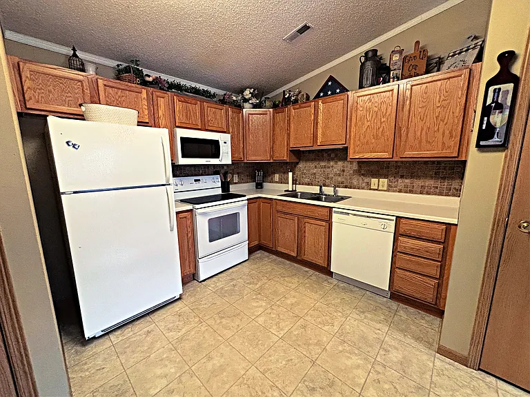 7430 S Louise Ave #301 — Photo 10