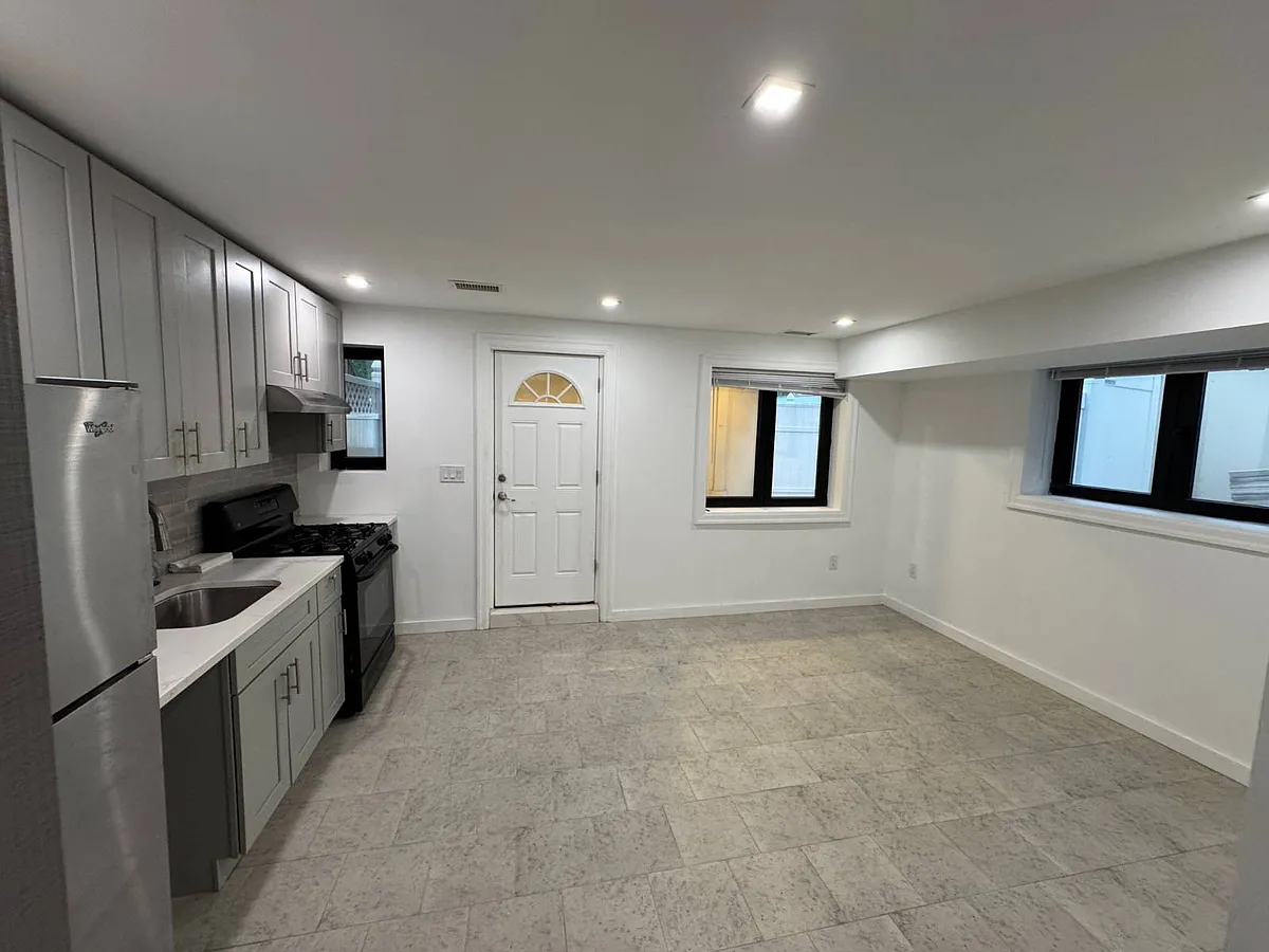 Building Photo - 1363 Kearney Ave #B