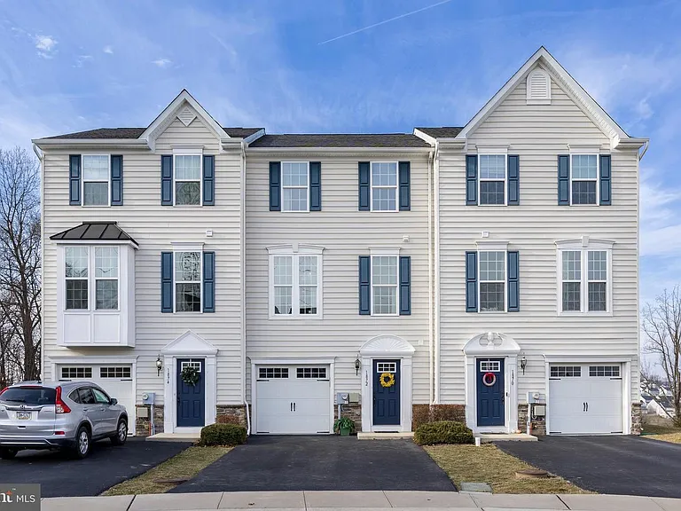 1872 Thistle Ct — Photo 3
